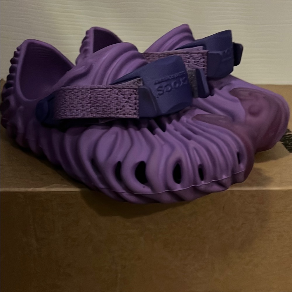 CROCS Purple Sandals with Ribbed Design and Adjustable Strap